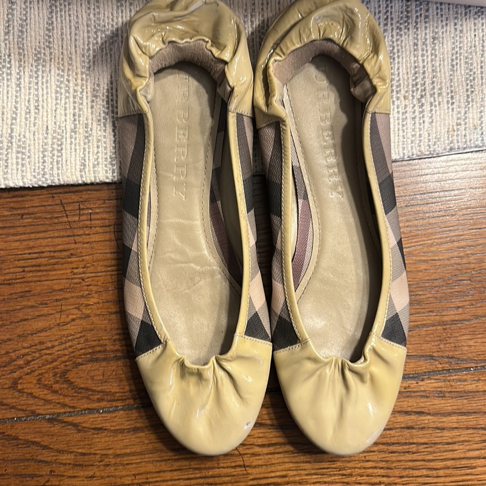 Burberry Flats size 7.5 - Picture 2 of 6